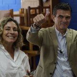 Rodrigo Paz, à droit de son épouse Maria Elena Urquidi a obtenu le meilleur score du premier tour de l'élection présidentielle bolivienne, selon deux instituts de sondage. KEYSTONE/AP/Freddy Barragan